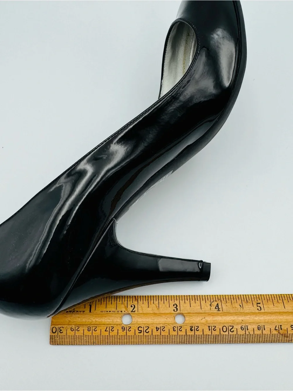 Kenneth Cole – NEW w/Box Black Pump Heels Classic 8.5M
